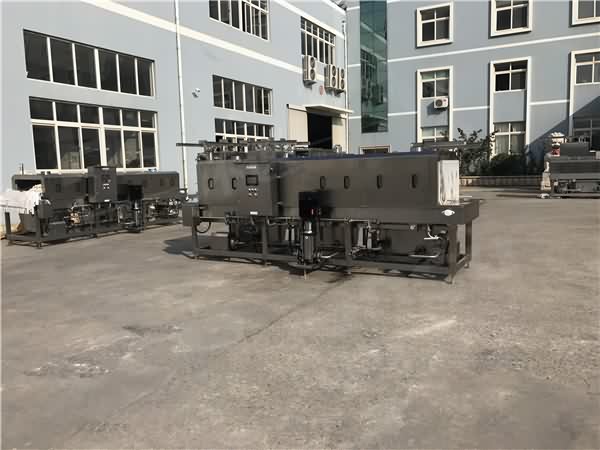 托盤式洗箱機價格,環速提供免費試機 帶設備回工廠 托盤式洗箱機價格,環速提供免費試機 帶設備回工廠