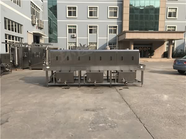 塑料筐清洗機設備 價格 環速滅菌洗箱機 致力于食品安全 塑料筐清洗機設備 價格 環速滅菌洗箱機 致力于食品安全